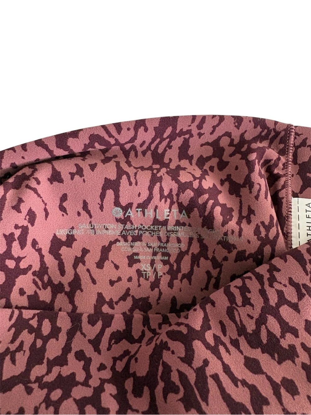 Athleta Salutation Stash Burgundy Animal-Print High-Rise Cropped Leggings NWOT - Picture 4 of 4